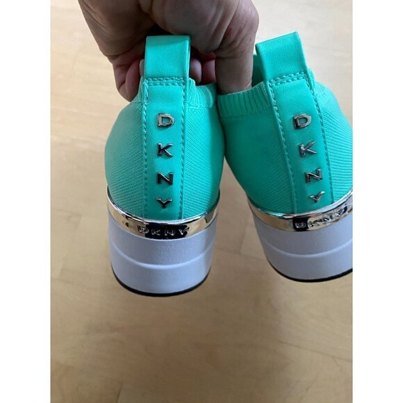 DKNY BNWT "Parks" green wedge pull on Sneaker Womens - Picture 6 of 8